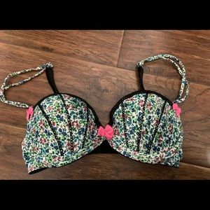32 D Victoria Secret push up bra